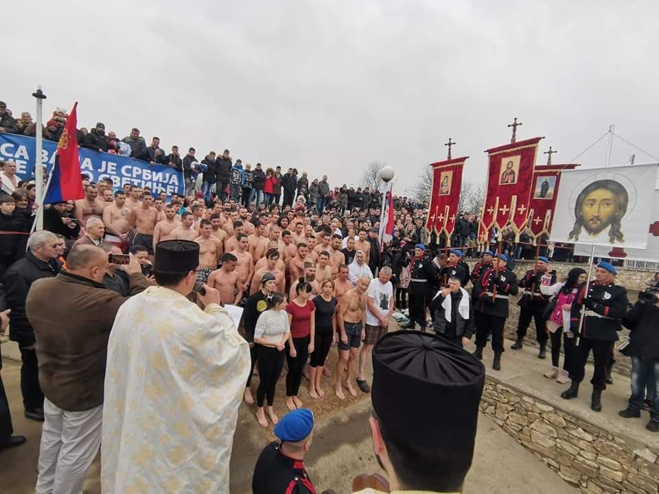 ЗАВЕТНИЦИ ПЛИВАЛИ ЗА ЧАСНИ КРСТ!