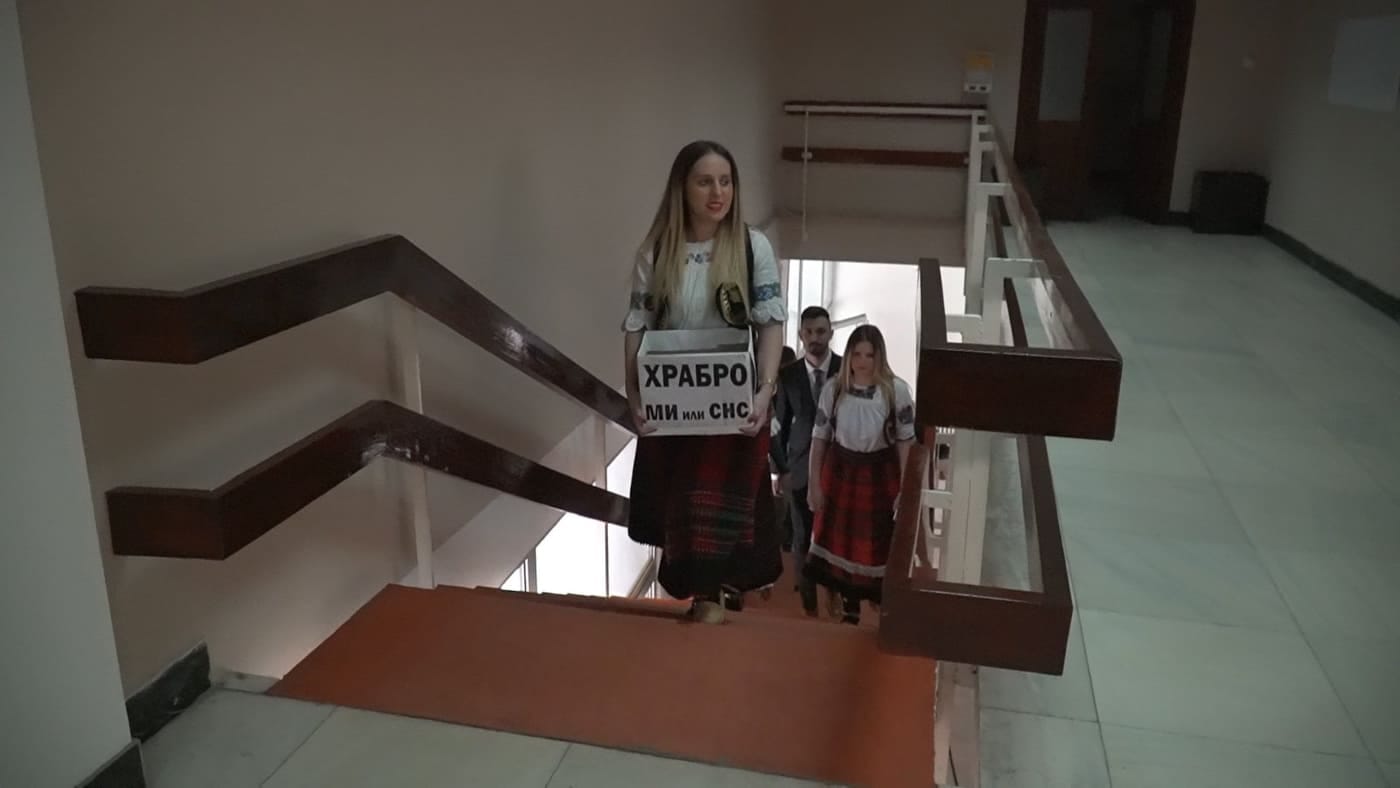 ЗАВЕТНИЦИ У КРАЉЕВУ ПРЕДАЛИ ЛИСТУ ЗА ЛОКАЛНЕ ИЗБОРЕ!