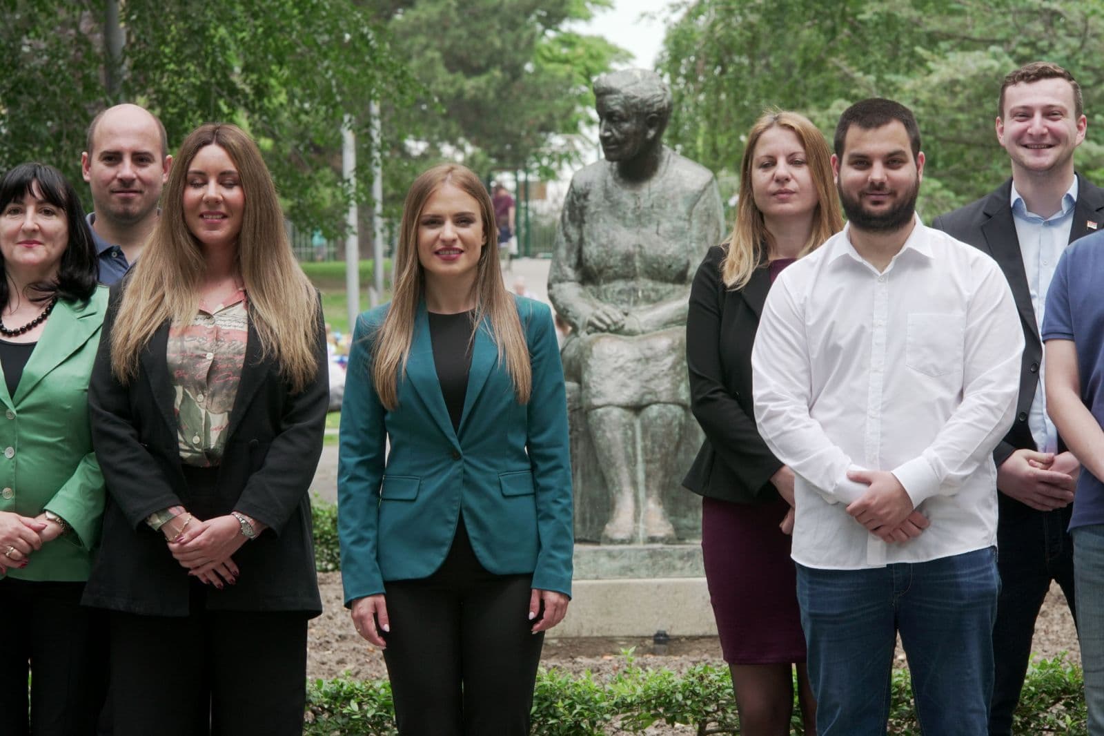 (ВИДЕО) ТО НИЈЕ СТРУКА, НЕГО БРУКА – О избацивању Десанке Максимовић из школских уџбеника