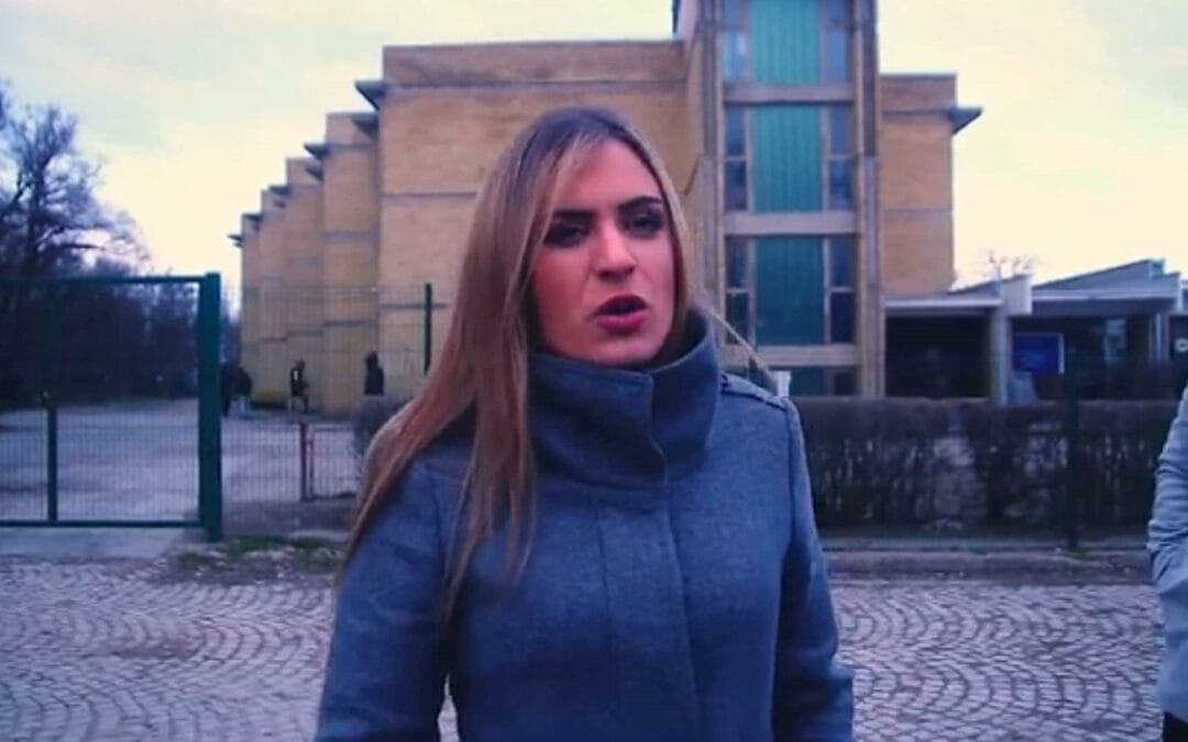 (ВИДЕО) МИГРАНТСКИ КАМП У ШИДУ – ЦЕНТАР АНАРХИЈЕ И БЕЗАКОЊА!