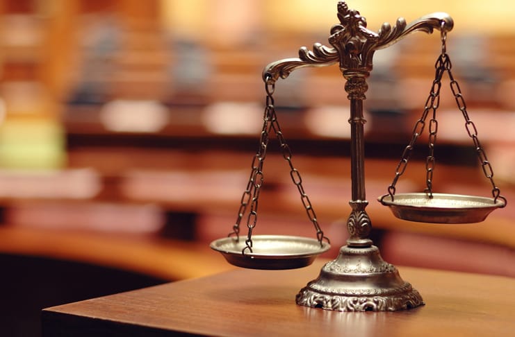 ТРАЖИМО ПОВЛАЧЕЊЕ УСТАВНИХ ИЗМЕНА У ОБЛАСТИ ПРАВОСУЂА!