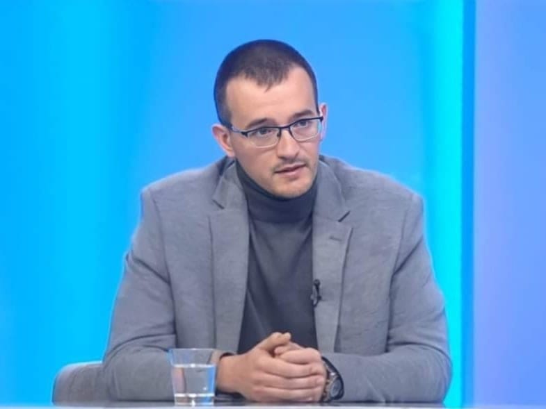 ИГРЕЦ: ДОЛАЗАК ШОЛЦА ПРИТИСАК НА СРБИЈУ ДА УКИНЕ 1244 И ПРИЗНА КиМ!