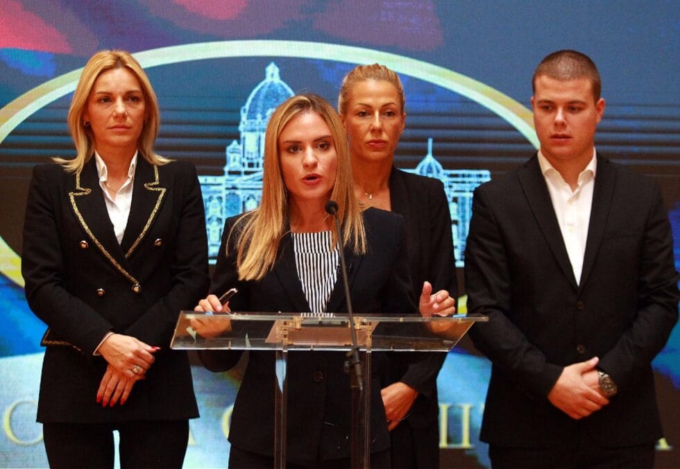 ТРАЖИМО ОД ПРЕДСЕДНИКА РЕПУБЛИКЕ ДА ОДРЖИ РЕЧ И ПОЗОВЕ НА КОНСУЛТАЦИЈЕ!