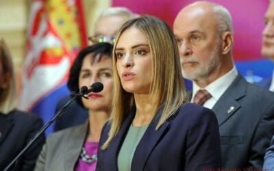 НЕ УВОДИТЕ ЗЕМЉУ У ХАОС! ОТКАЖИТЕ КОНТРАМИТИНГЕ! СРБИЈИ ТРЕБА РЕД!