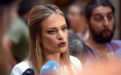 ВЛАСТ ЈЕ БРЖЕ УКИНУЛА НАСТАВУ, НЕГО ЗАДРУГУ!