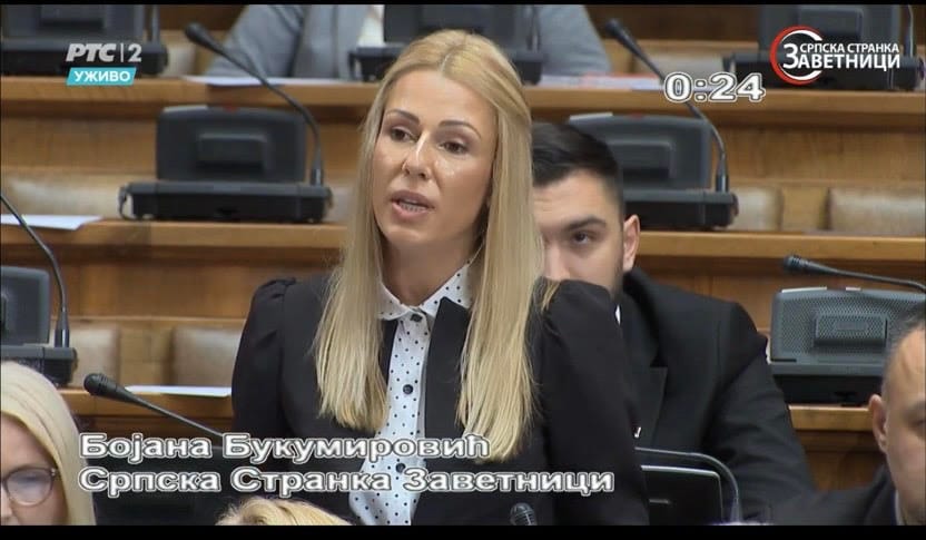 (ВИДЕО) БОЈАНА БУКУМИРОВИЋ: „Да ли ће нека мајка мирније да спава после митинга СНС-а?!“