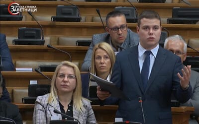 (ВИДЕО) НИКОЛА ДРАГИЋЕВИЋ: „Затворили сте врата свих телевизија за Заветнике, како се не би чуо глас државотворне опозиције!“