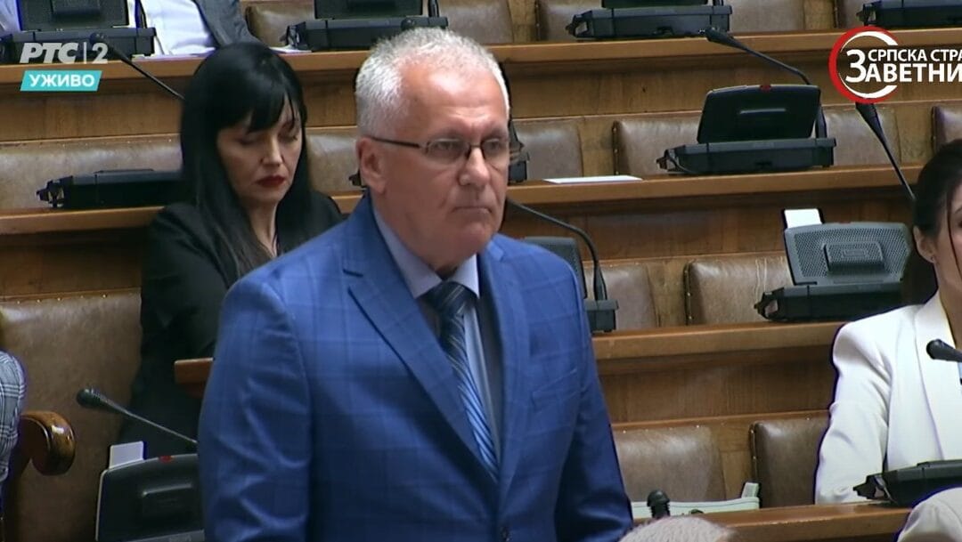 (ВИДЕО) ДРАГАН НИКОЛИЋ: „АНА БРНАБИЋ ДА ПОДНЕСЕ ОСТАВКУ ЈЕР ЈЕ ПОСТАВИЛА БАСТУ!“