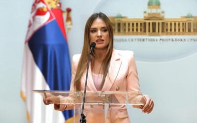 ПОСЕТА КРИСТОФЕРА ХИЛА ВОЈНИМ КАСАРНАМА ОПАСАН ПРЕСЕДАН И ПОНИЖЕЊЕ ЗА ВОЈСКУ СРБИЈЕ!