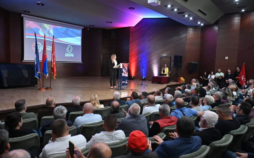 НАЦИОНАЛНО ОКУПЉАЊЕ У СМЕДЕРЕВУ – „ДРЖАВОТВОРНИ БЛОК ЈЕ ДРУГА ПОЛИТИЧКА СНАГА У ЗЕМЉИ!“