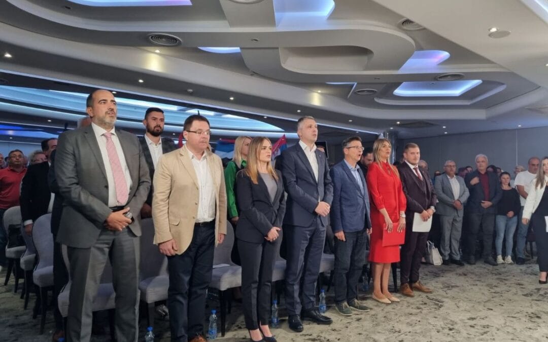 СУВЕРЕНИТЕТ У РУКЕ НАРОДА, А НЕ ПОД НОГЕ АМЕРИЧКОГ АМБАСАДОРА!