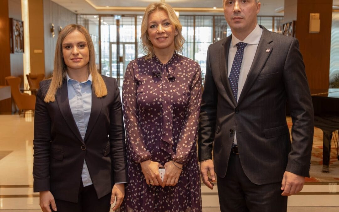 ЛИДЕРИ НАЦИОНАЛНОГ ОКУПЉАЊА НА САСТАНКУ СА МАРИЈОМ ЗАХАРОВОМ!