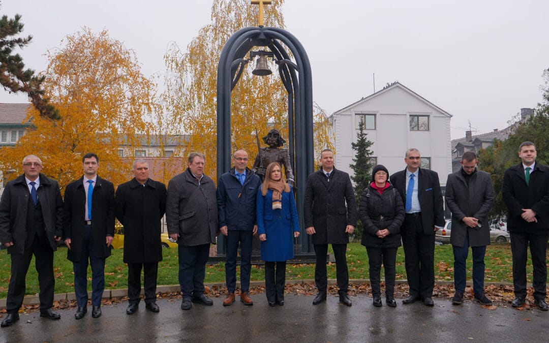 ПОЛИТИЧАР ИЗ МАЂАРСКЕ ОСУДИО НАТО-БОМБЕ