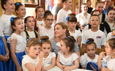 ЂУРЂЕВИЋ У БРАТУНЦУ ДОЧЕКАЛА МАЛИШАНЕ СА КОСОВА И МЕТОХИЈЕ