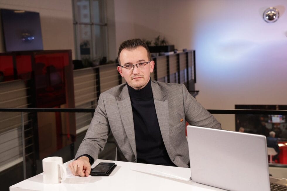 Терористички акт који се десио испред амбасаде Израела је и напад на Србију – Данијел Игрец