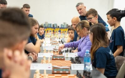 Ђурђевић са децом из дијаспоре и региона на шаховском турниру