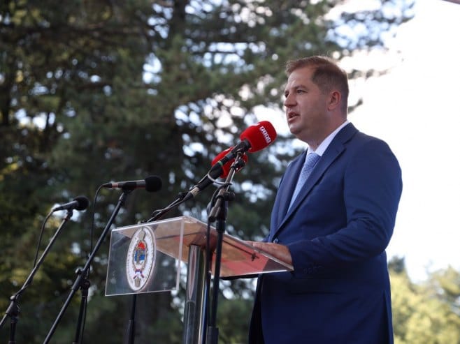 Вукелић у Гаравицама: Део Запада рачуна да ће ударом на Додика „сломити“ Републику Српску