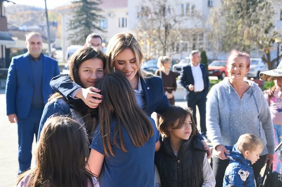 Ђурђевић Стаменковски уручила помоћ социјално угроженим породицама у општини Медвеђа